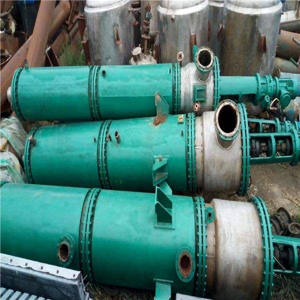 薄膜蒸發(fā)器的安全及注意事項(xiàng): 薄膜蒸發(fā)器的安全及注意事項(xiàng):